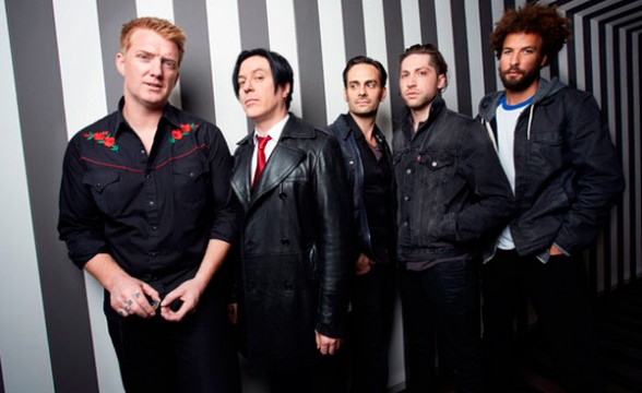 QUEENS OF THE STONE AGE 2014 588x360 - Líder de Queens of the Stone Age le impide escuchar One Direction a su hija