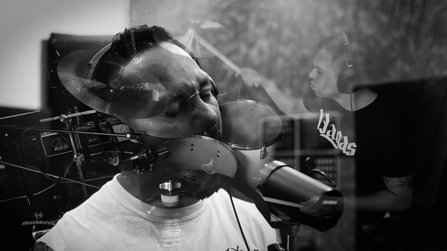 2 1500x842 - HEADCRUSHER presenta nuevo video para el tema "Blood Red Sands"