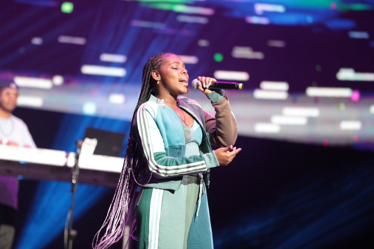 Asi&brvbar;u sono&brvbar;u Verito Asprilla Concierto Radio&brvbar;unica 2023 - Concierto&nbsp;Radi&oacute;nica&nbsp;2023 convoc&oacute; m&aacute;s de 9 mil personas entorno a la diversidad sonora y la paz