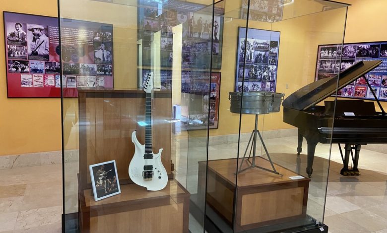 Davide Lo Surdo: su guitarra entra en la eternidad en el Museo Nacional Cubano 1 Davide Lo Surdo: su guitarra entra en la eternidad en el Museo Nacional Cubano 1