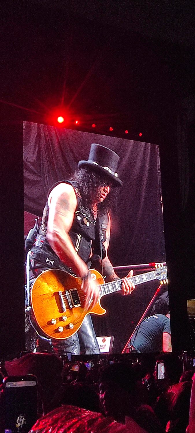 IMG 20251011 210813 675x1500 - Guns N' Roses en Medellin, una experiencia inolvidable