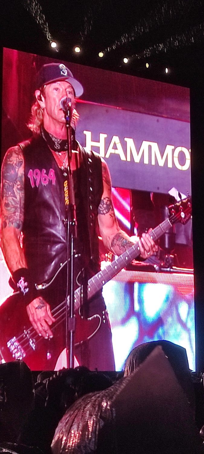IMG 20251011 212245 675x1500 - Guns N' Roses en Medellin, una experiencia inolvidable