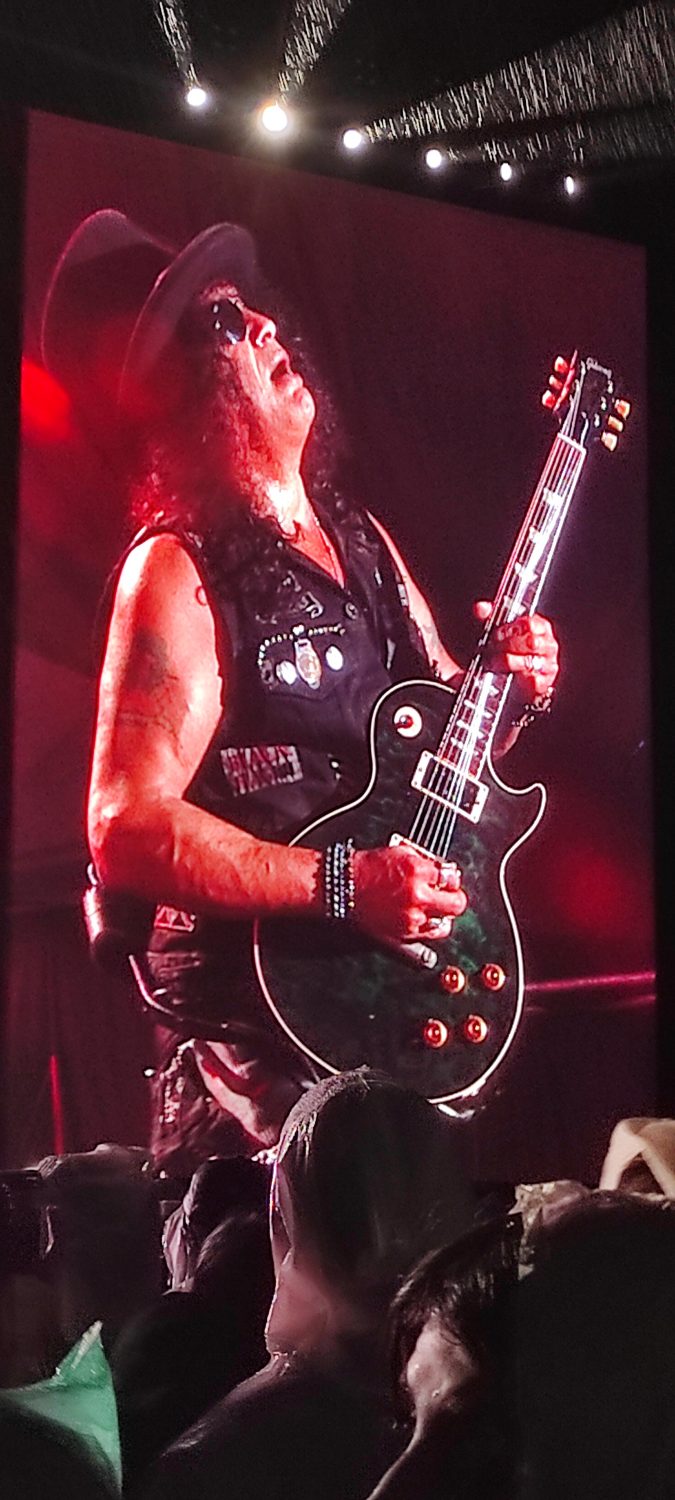 IMG 20251011 212259 675x1500 - Guns N' Roses en Medellin, una experiencia inolvidable
