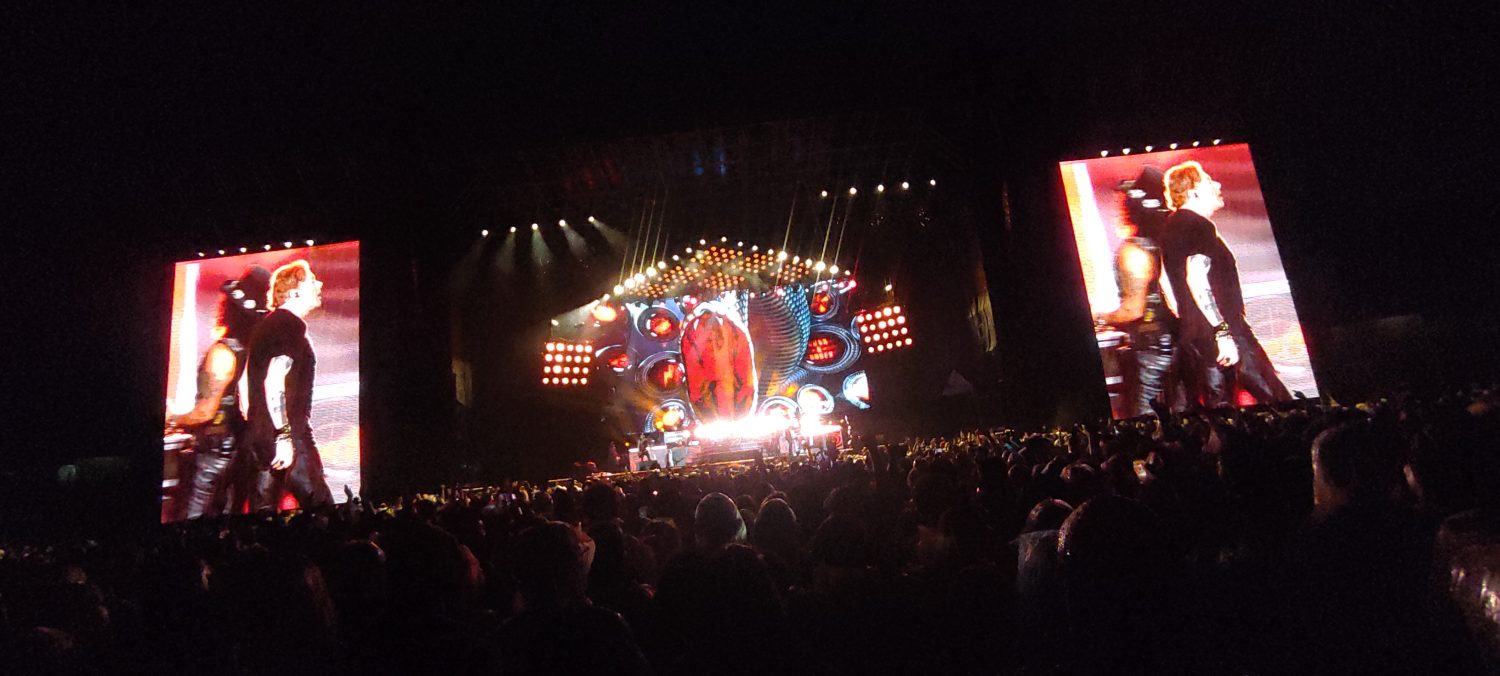 IMG 20251011 212335 1 1500x676 - Guns N' Roses en Medellin, una experiencia inolvidable