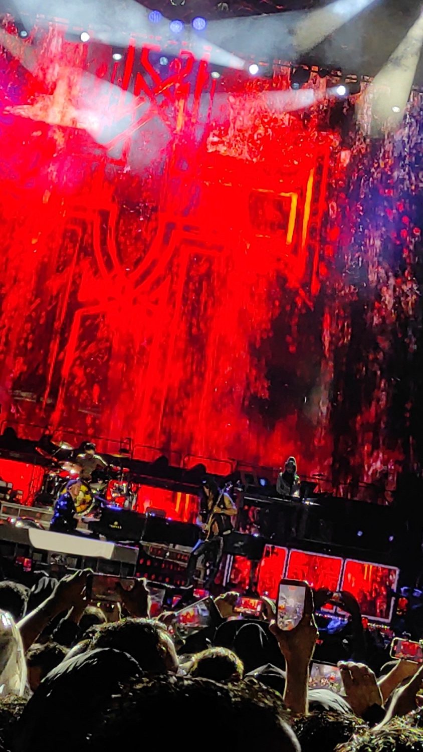 IMG 20251011 233717 844x1500 - Guns N' Roses en Medellin, una experiencia inolvidable