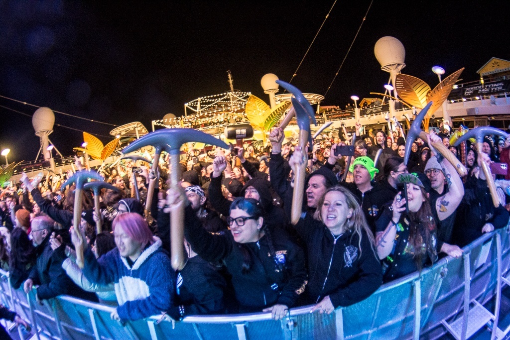 IMG 4150 - BUSCABAS DIVERSION? ESTAS SON ALGUNAS DE LAS ACTIVIDADES QUE DISFRUTAN LOS NAVEGANTES DEL 70000TONS OF METAL