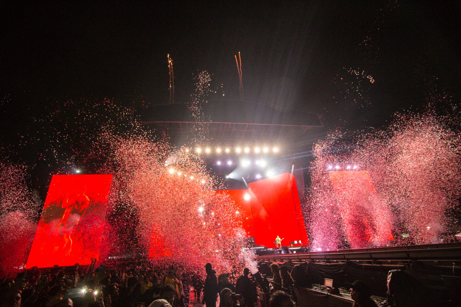 Colores en el aire, fuego en el corazón, Imagine Dragons conquistó Bogotá IMG 4939 1500x1000 - Colores en el aire, fuego en el corazón, Imagine Dragons conquistó Bogotá