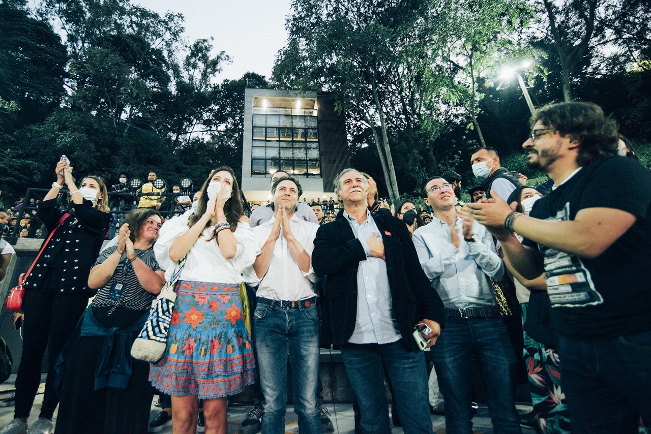 homenaje victor gaviria 07 - El director de cine V&iacute;ctor Gaviria recibi&oacute; el m&aacute;ximo reconocimiento que otorga la Alcald&iacute;a de Medell&iacute;n