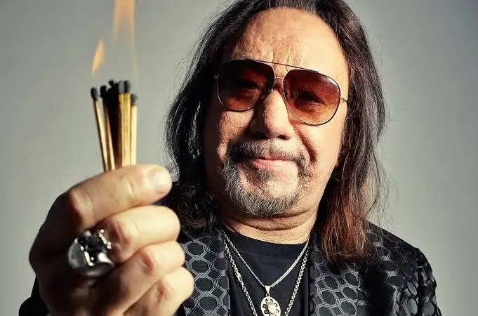 Fallece Ace Frehley, legendario guitarrista de Kiss image 537 - Fallece Ace Frehley, legendario guitarrista de Kiss