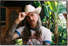 +nxBvIAAAAAXRSTlMAQObYZgAAABZJREFUOI1jYMADmEe5o9xR7iiXQi4A4BsA388WUyMAAAAASUVORK5CYII= - El californiano Zache Davis (Maniac, The Cute Leppers, The Girls) estrena, Vapid Journeys