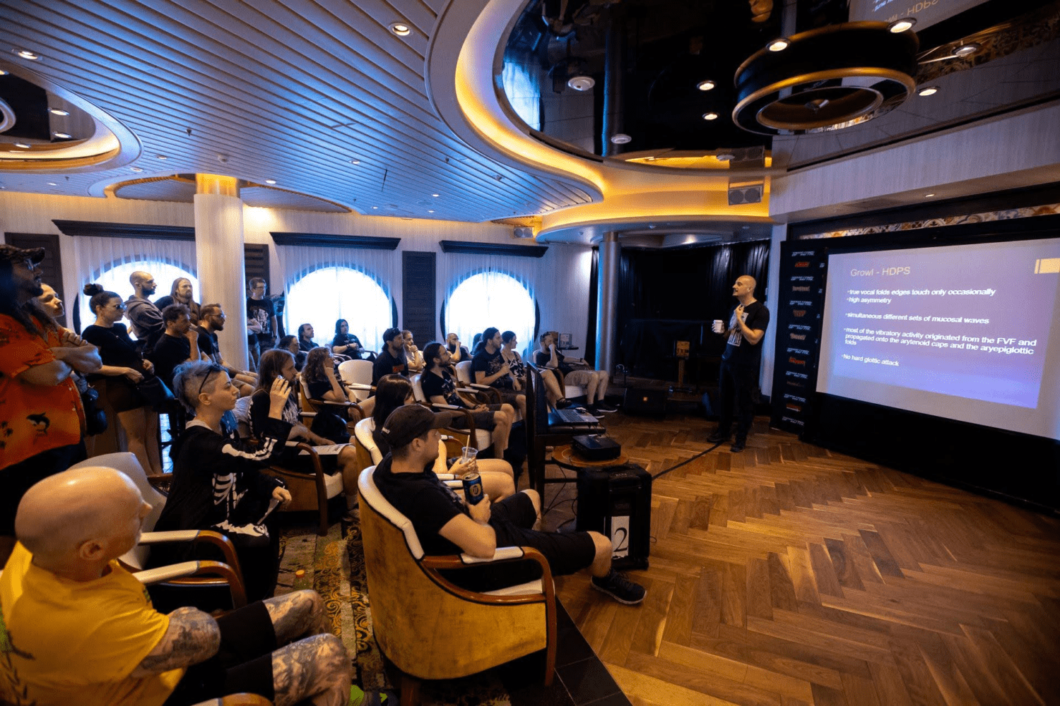 image 590 1500x1000 - BUSCABAS DIVERSION? ESTAS SON ALGUNAS DE LAS ACTIVIDADES QUE DISFRUTAN LOS NAVEGANTES DEL 70000TONS OF METAL