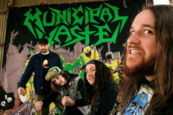 MUNICIPAL WASTE junto a AS BLOOD RUNS BLACK en Colombia 1