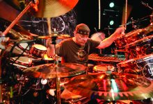 +nxBvIAAAAAXRSTlMAQObYZgAAABZJREFUOI1jYMADmEe5o9xR7iiXQi4A4BsA388WUyMAAAAASUVORK5CYII= - Fallece NEIL PEART legendarío baterista de RUSH