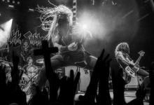 +nxBvIAAAAAXRSTlMAQObYZgAAABZJREFUOI1jYMADmEe5o9xR7iiXQi4A4BsA388WUyMAAAAASUVORK5CYII= - ZAKK WYLDE regresa a Colombia con un homenaje a BLACK SABBATH